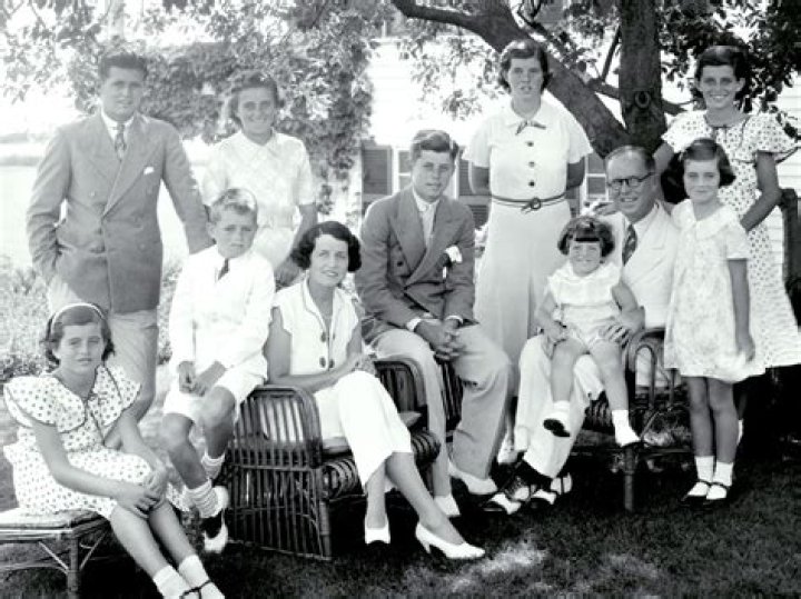 These 7 Families Are Wealthy, Famous, Successful And The Definition Of An American Dynasty