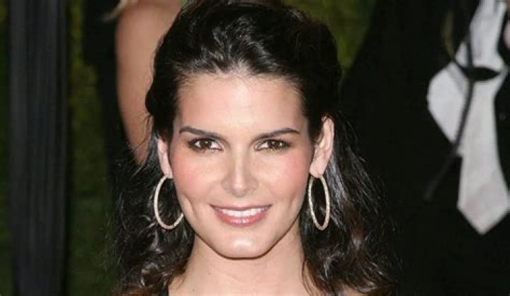Angie Harmon Net Worth | Celebrity Net Worth
