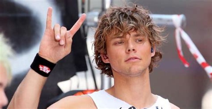 Ashton Irwin Net Worth | Celebrity Net Worth