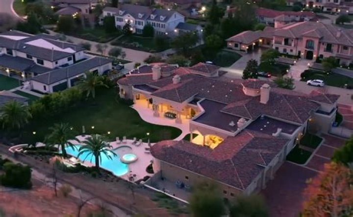Britney Spears Takes Loss Of Almost $2 Million In Sale Of Calabasas Mansion