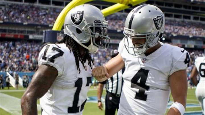 Derek Carr Signs $125 Million Deal With The Oakland Raiders