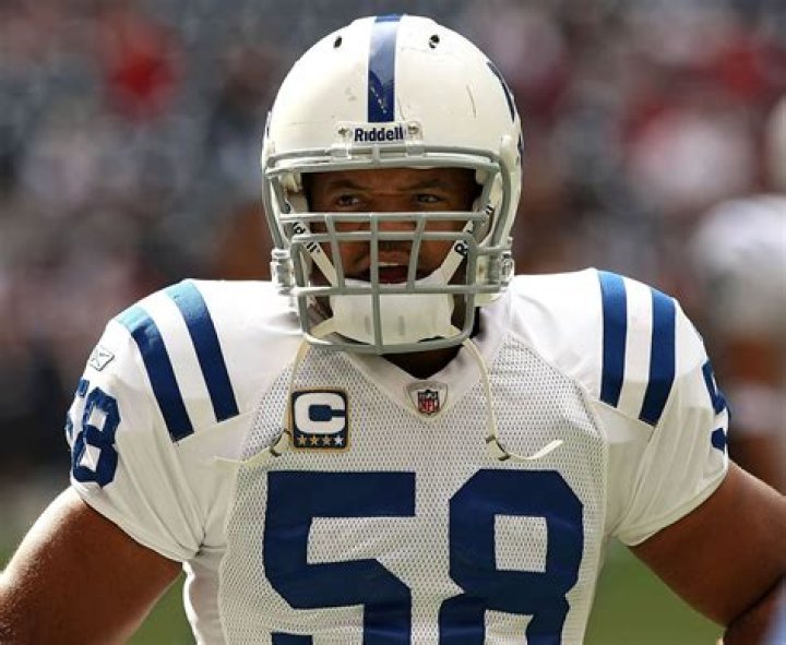 Former Linebacker Gary Brackett Wants To Change The Way NFL Players Think About Money