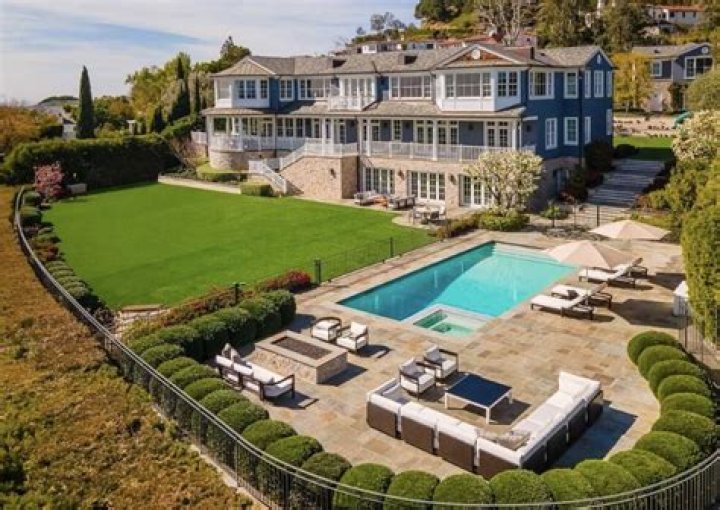 Here's The $85 Million Beverly Hills Mansion Jennifer Lopez And Ben Affleck May Be Buying Together