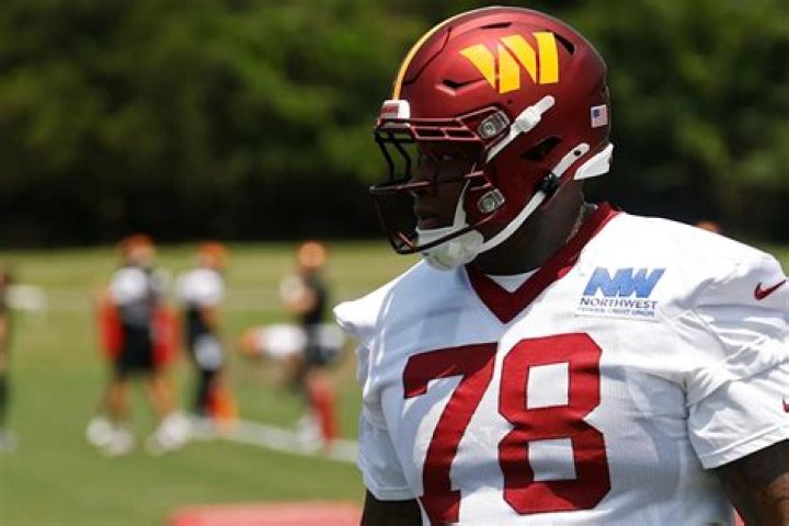 An Inappropriate Tweet Cost Laremy Tunsil $8-13 Million At The NFL Draft