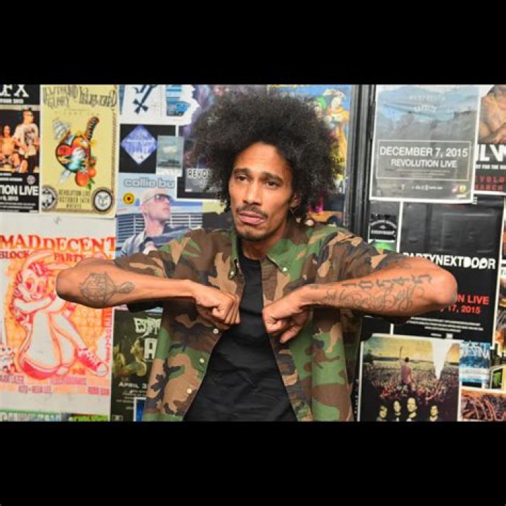 Layzie Bone Net Worth | Celebrity Net Worth