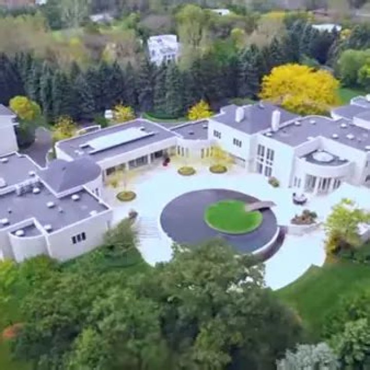 Live Like Mike! Michael Jordan Cuts Chicago Mansion Price In Half!!