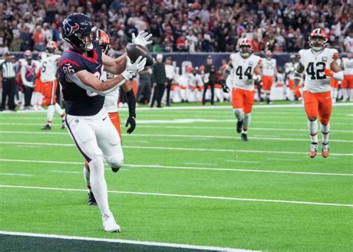 NFL Tight End Dalton Schultz Bet On Himself... And That Backfired BIG TIME