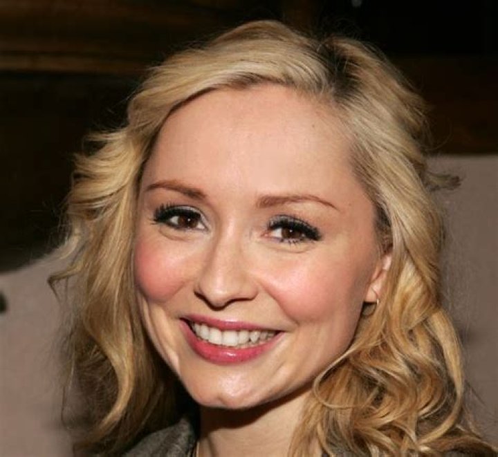 Nina Siemaszko Net Worth | Celebrity Net Worth