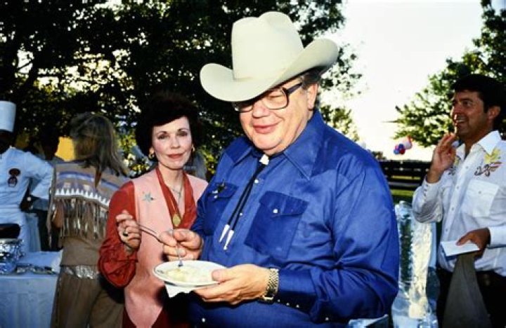 One Day He Was The Richest Person In The World. The Next Day He was Bankrupt. The Unreal Life Story Of Nelson Bunker Hunt...