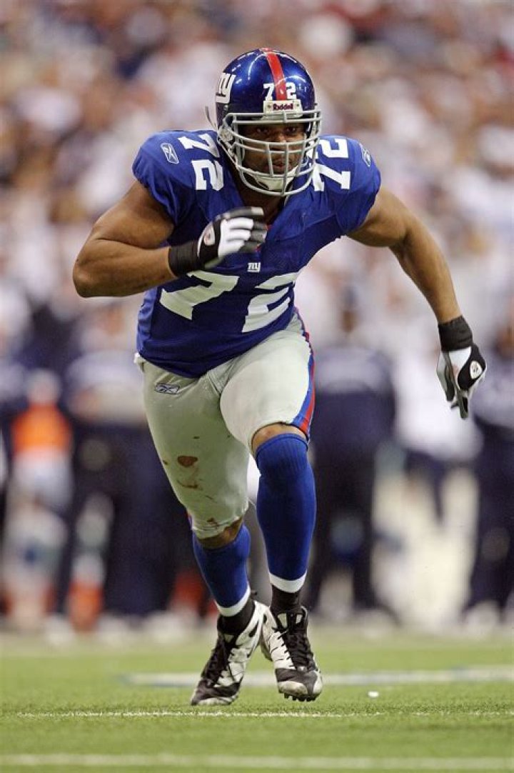 Osi Umenyiora Net Worth | Celebrity Net Worth