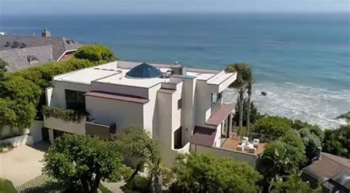 Seth MacFarlane Drops $16 Million On Incredible Oceanfront Malibu Mansion