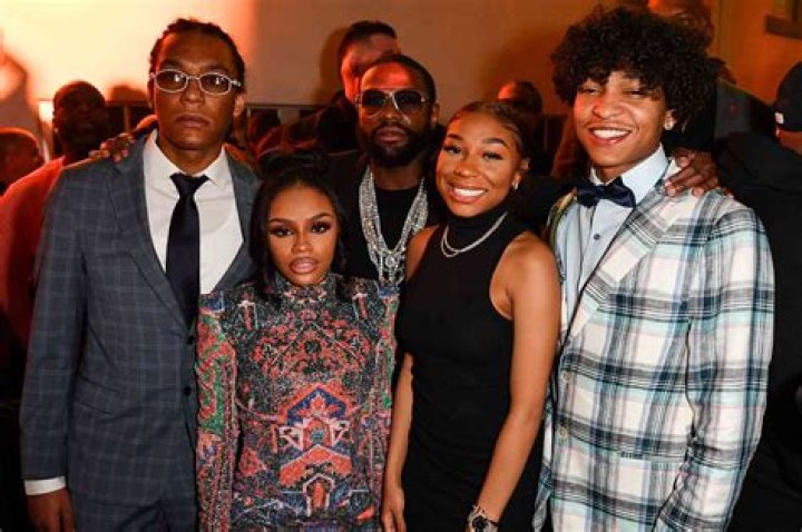 The Wildly Different Stories Of Floyd Mayweather Jr. And The Last Man Who Defeated Him