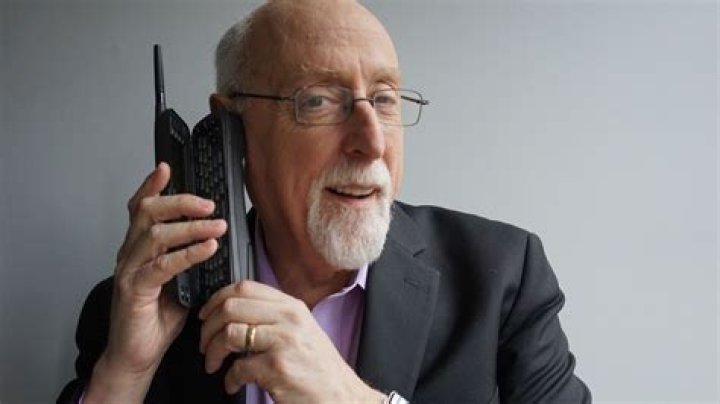Walt Mossberg Net Worth | Celebrity Net Worth